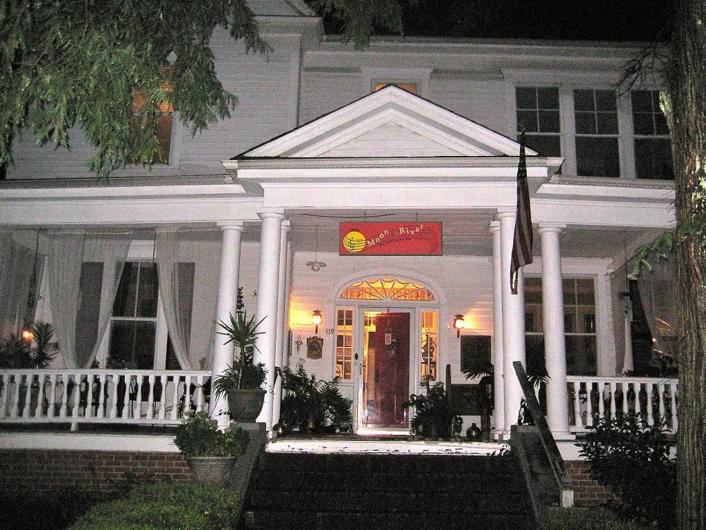Inn Upon Moon River Plantation Chester Exterior foto